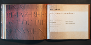 Extrait, ouverture de chapitre du livre «Au cœur de l'Europe humaniste», collection L'Esprit d'un lieu — Éditions du Tourneciel — textes de Gabriel Braeuner, photographies de Dominique Pichard